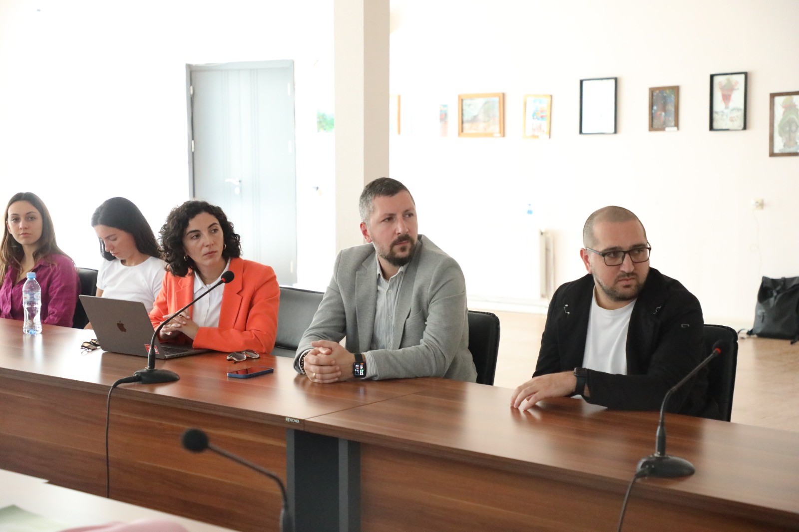 ონის მუნიციპალიტეტის წარმომადგენლებთან შეხვედრა გაიმართა