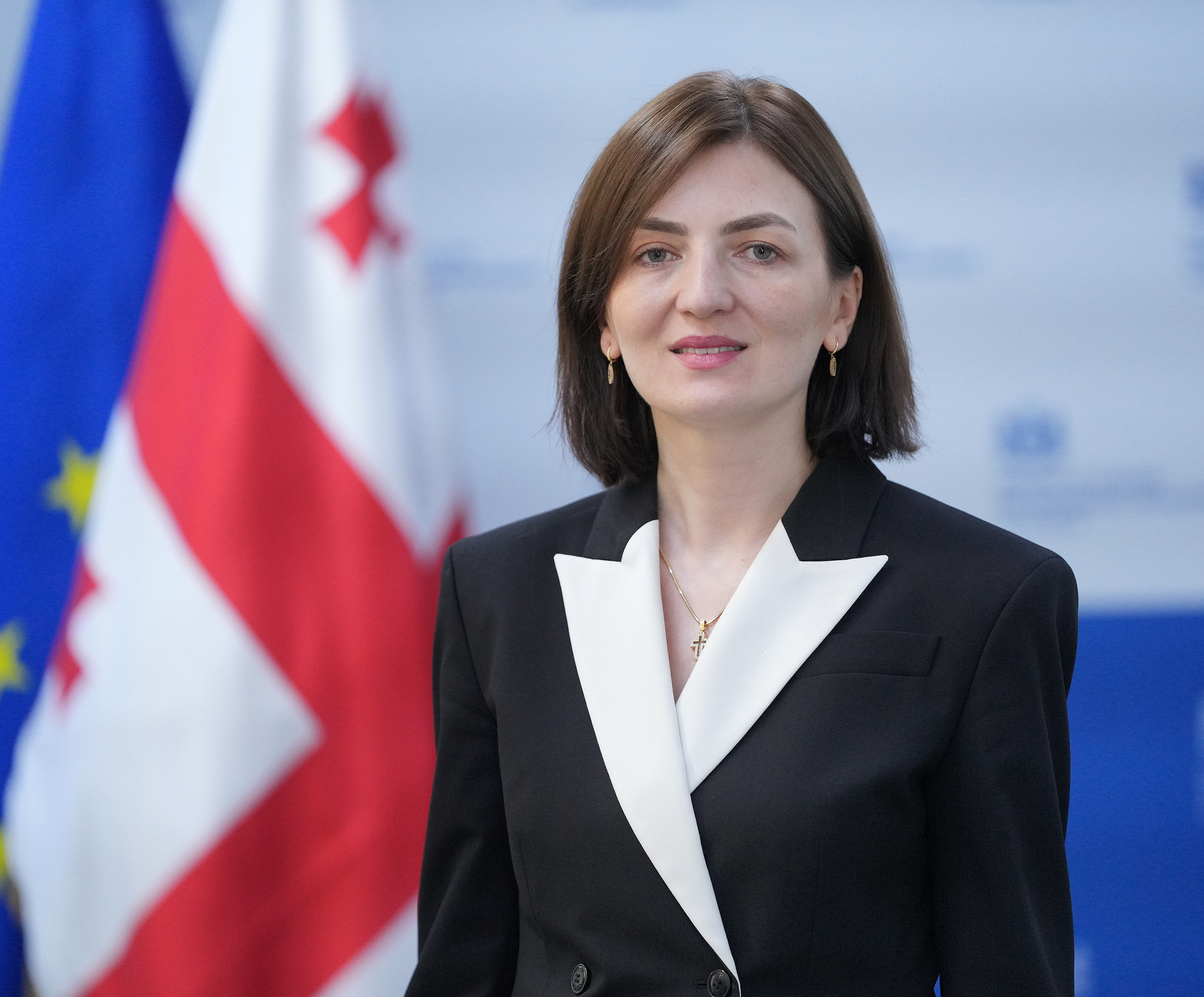 თინათინ ყოლბაია